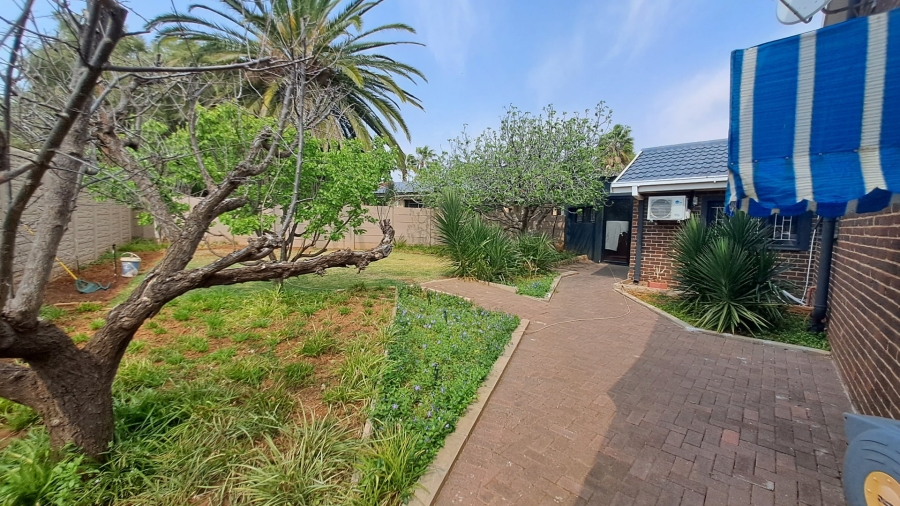 5 Bedroom Property for Sale in Langenhovenpark Free State
